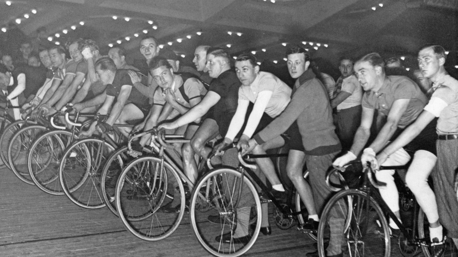 Berliner-Sechstagerennen-In-einem-Pavillon-f-r-Tobs-chtige-