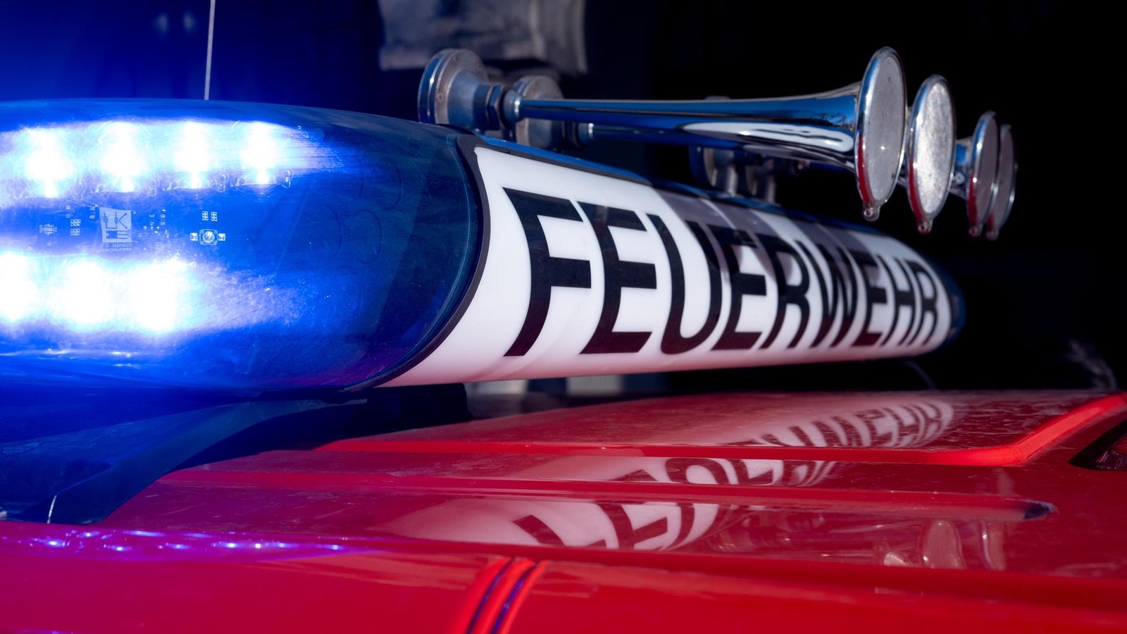 Feuer-in-Moers-Bewohner-fl-chten-aus-brennender-Wohnung-Mann-schwer-verletzt