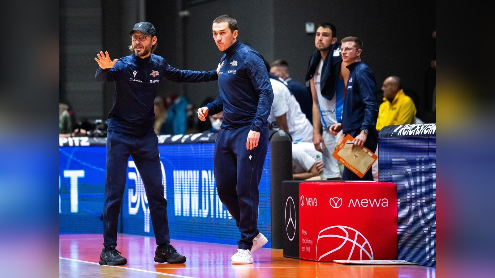 Jenas-Co-Trainer-hat-einen-Plan-wie-man-bei-den-Basketball-L-wen-Braunschweig-bestehen-kann