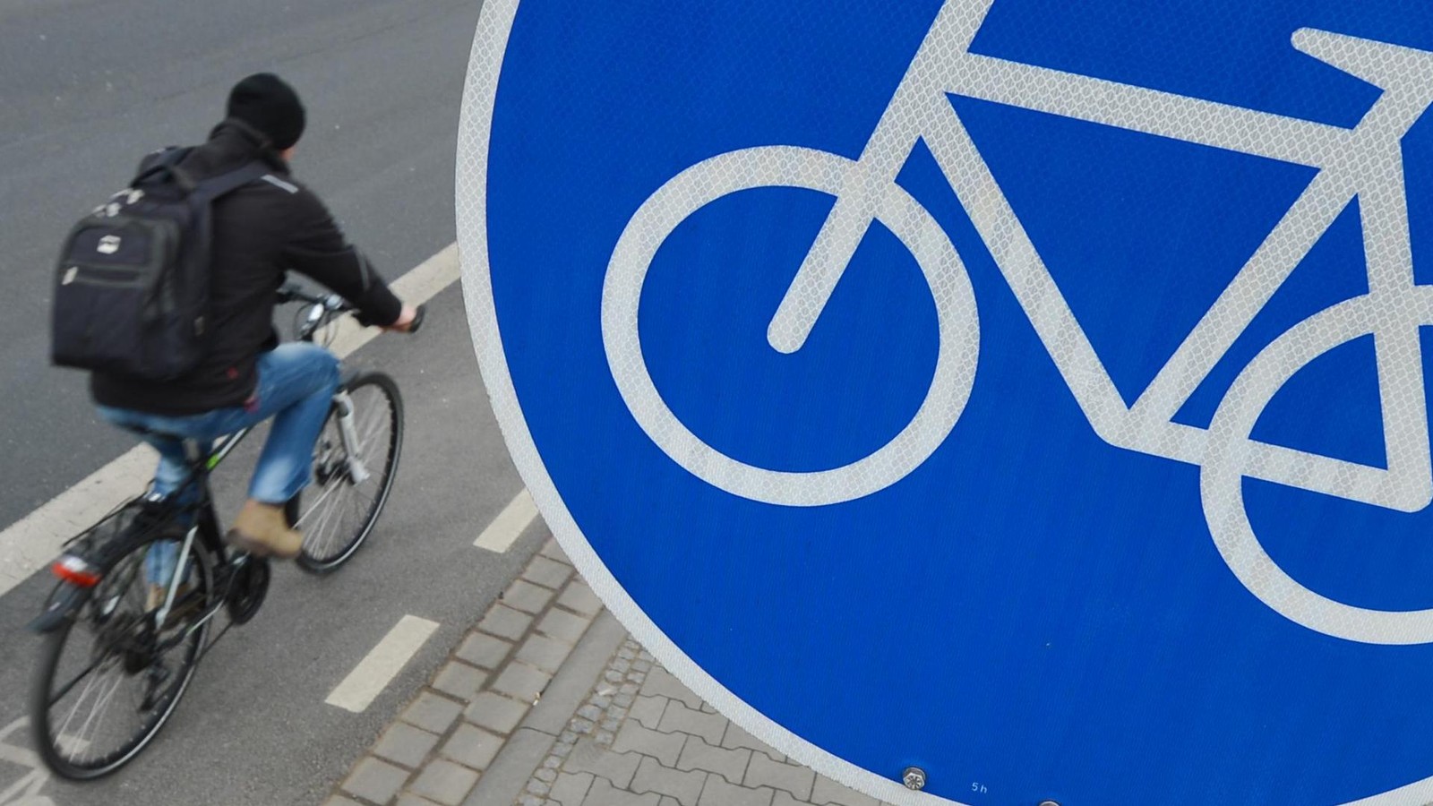 Radweg-L-ckenschluss-im-Weimarer-Land-und-ein-Elektro-Auto-f-r-die-Verwaltung
