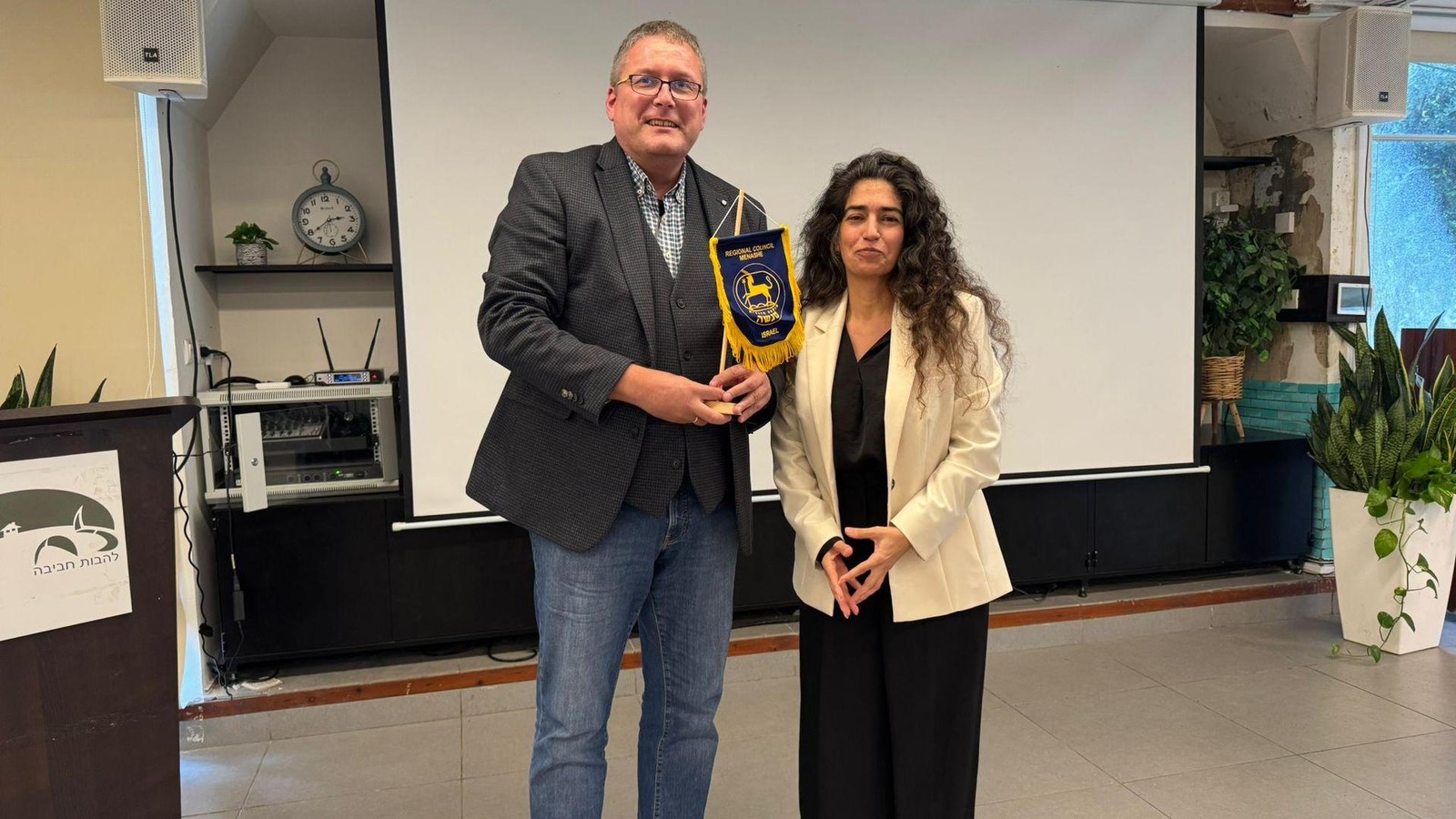 Brief-des-Oberb-rgermeisters-in-Israel-bergeben