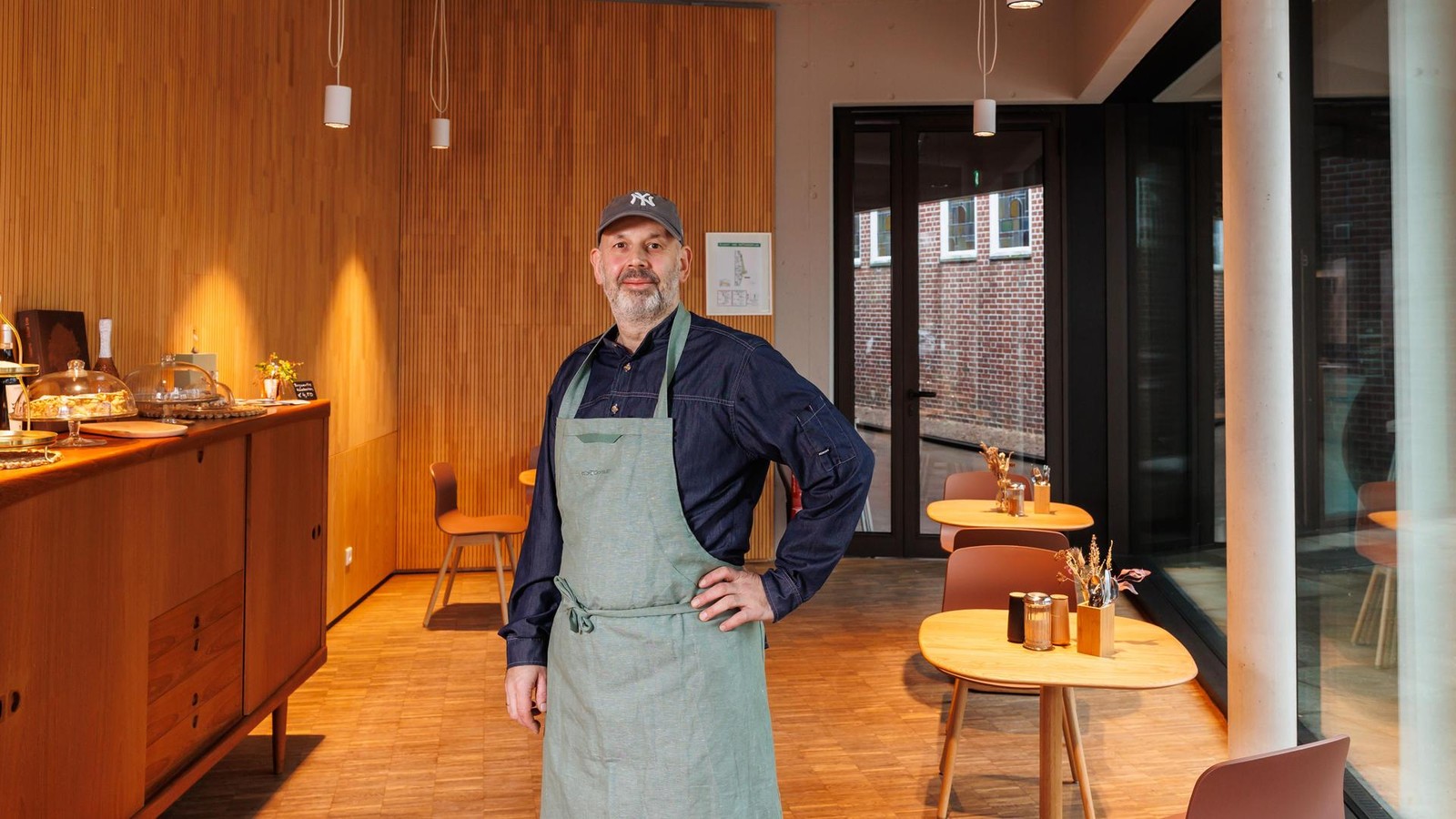 Ex-Sternekoch-er-ffnet-ungew-hnliches-Restaurant-in-einer-Hamburger-Kirche
