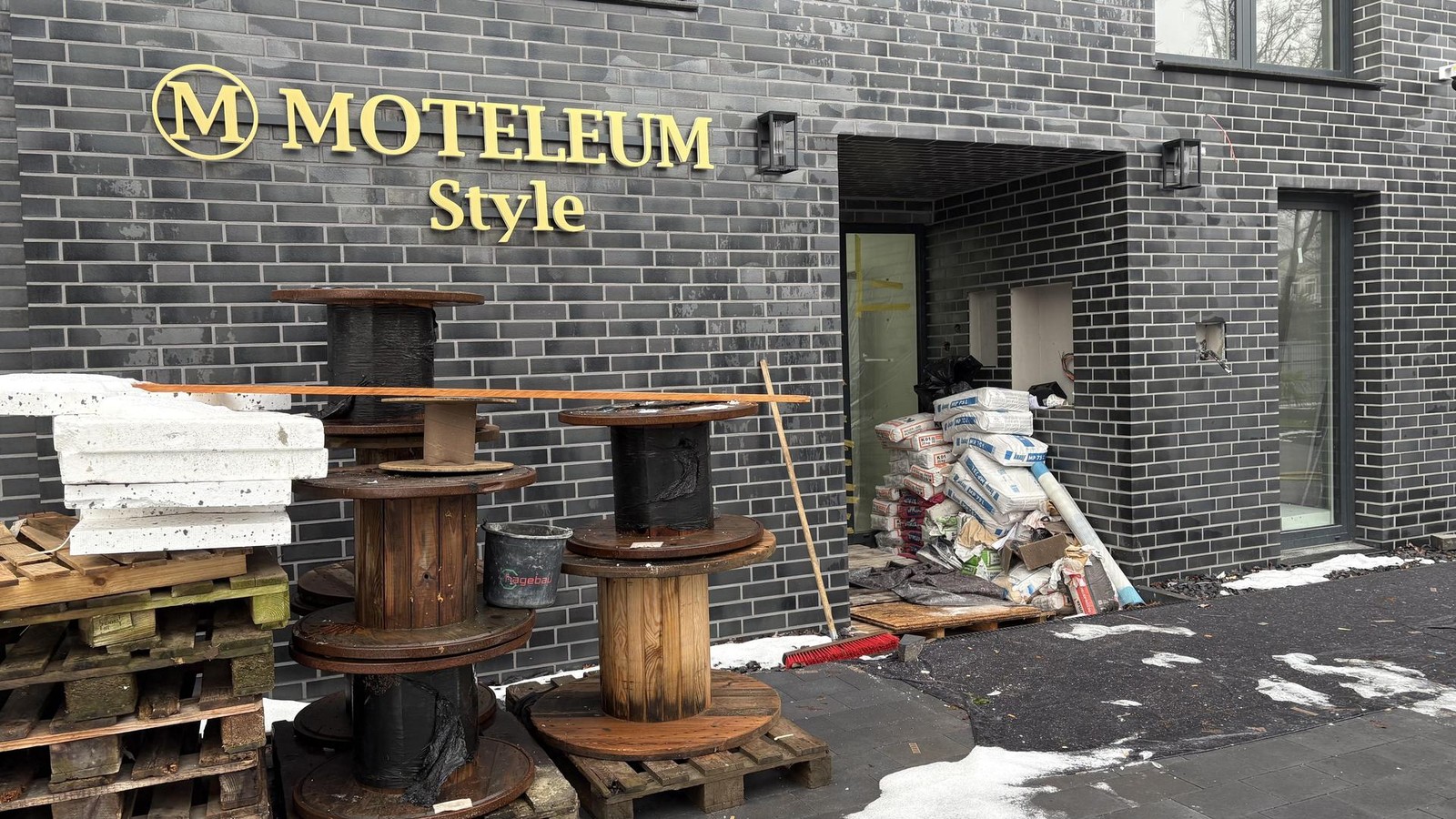 Baustelle-statt-Hotel-Moteleum-in-Lohbr-gge-verschiebt-Er-ffnung