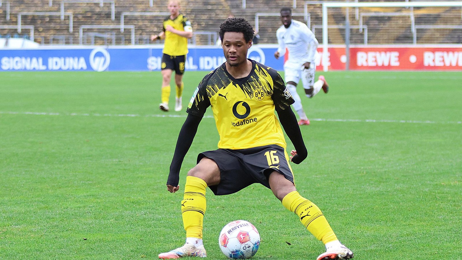 bvb-transferticker-drei-klubs-verabschieden-sich-offenbar-aus-duranville-poker