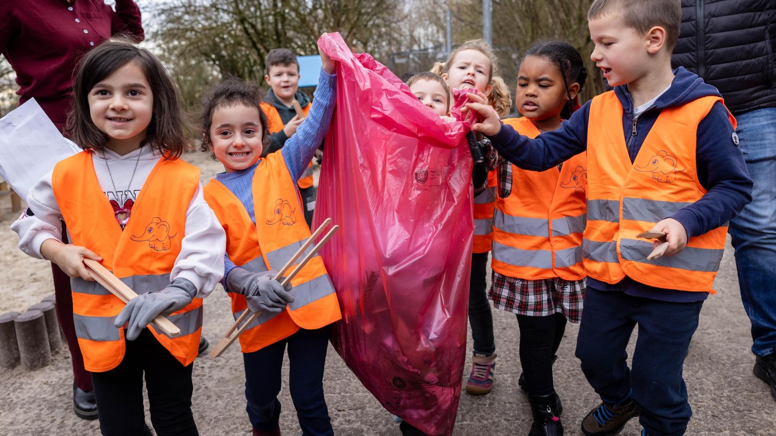 Putz-Aktion-Sauberzauber-startet-Welche-Erwachsenen-wollen-noch-mitmachen-