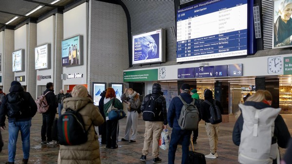 „Ich fühlte mich alleingelassen“: Wie ein Mann aus Osterode im Schneechaos der Bahn stecken bleibt