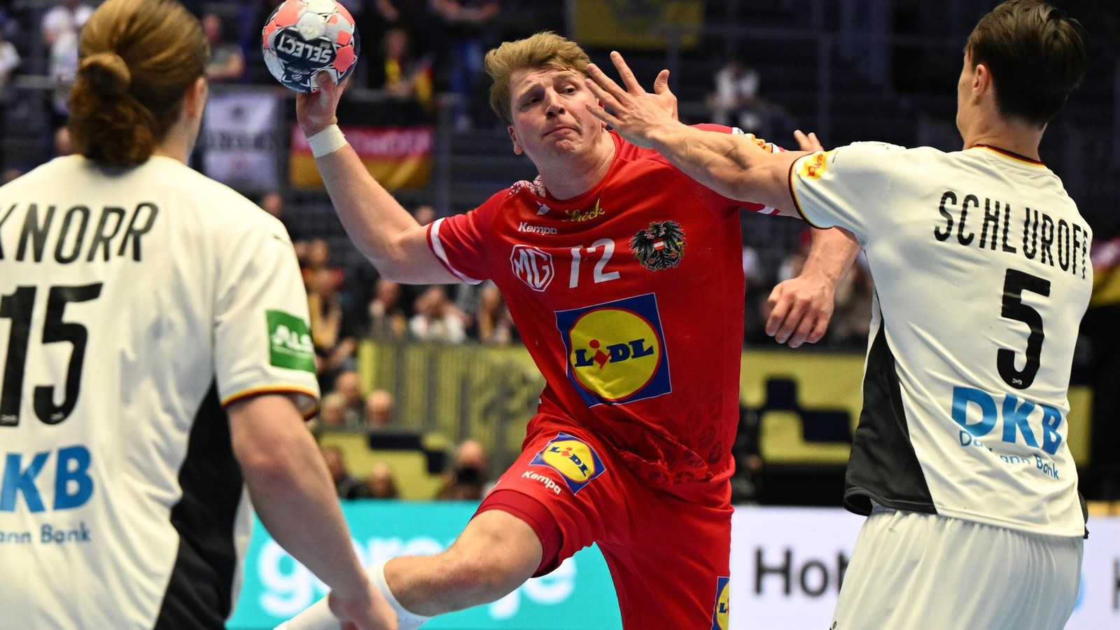 Deutschland-gewinnt-dank-Abwehrbollwerk-EM-Auftakt-aber-die-Kulisse-entt-uscht