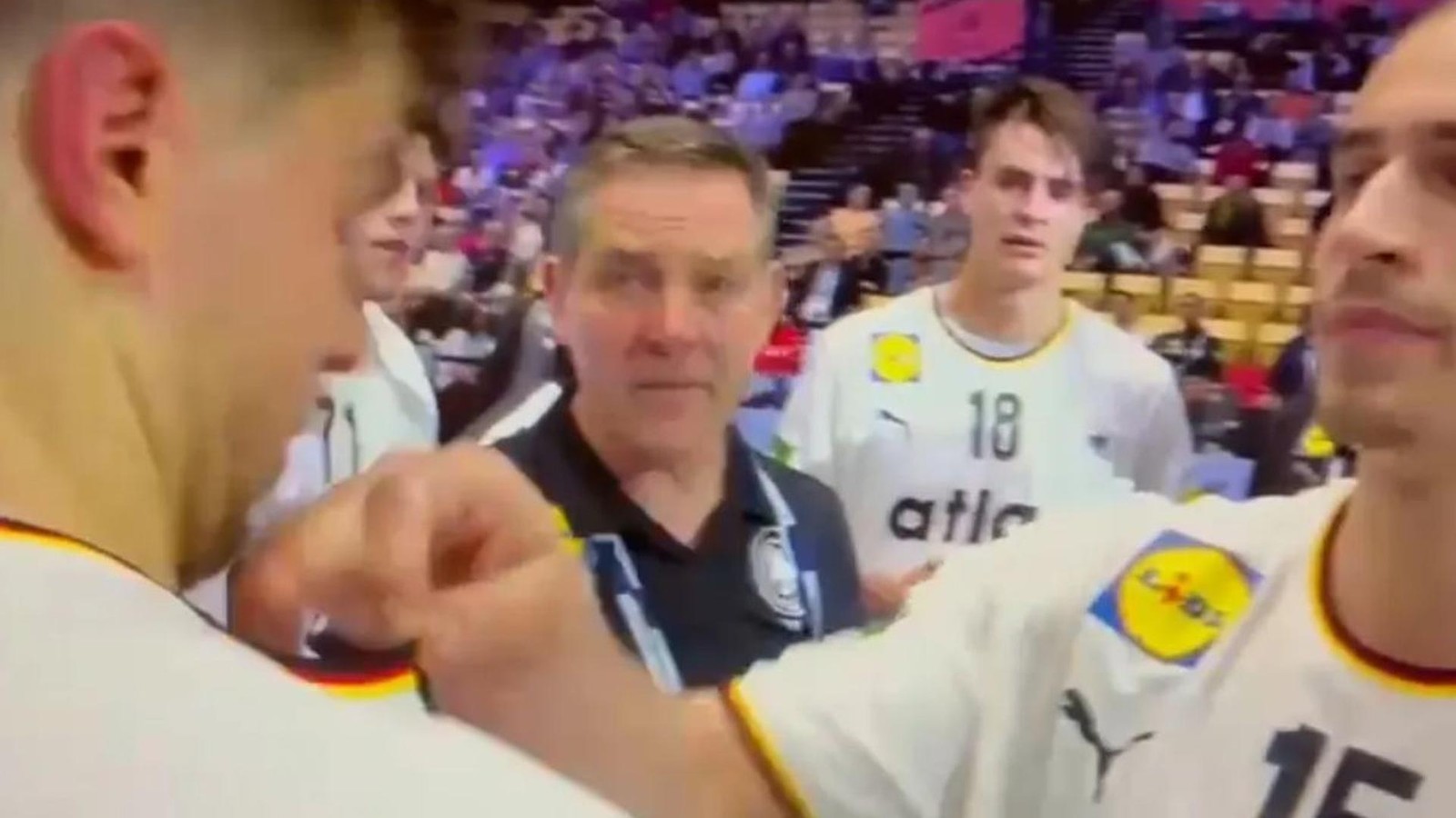 R-ckkehr-der-Ally-Pally-Wespe-Kuriose-Handball-Szene-um-Deutschland-Star-Uscins