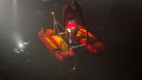 Rummelsburger Bucht: Komplizierter Einsatz für die Feuerwehr