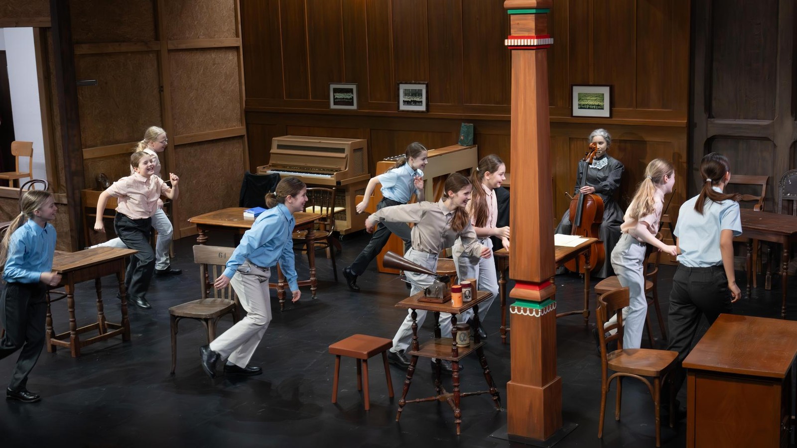 Christoph-Marthalers-neues-St-ck-an-der-Staatsoper-Loriot-ist-nichts-dagegen