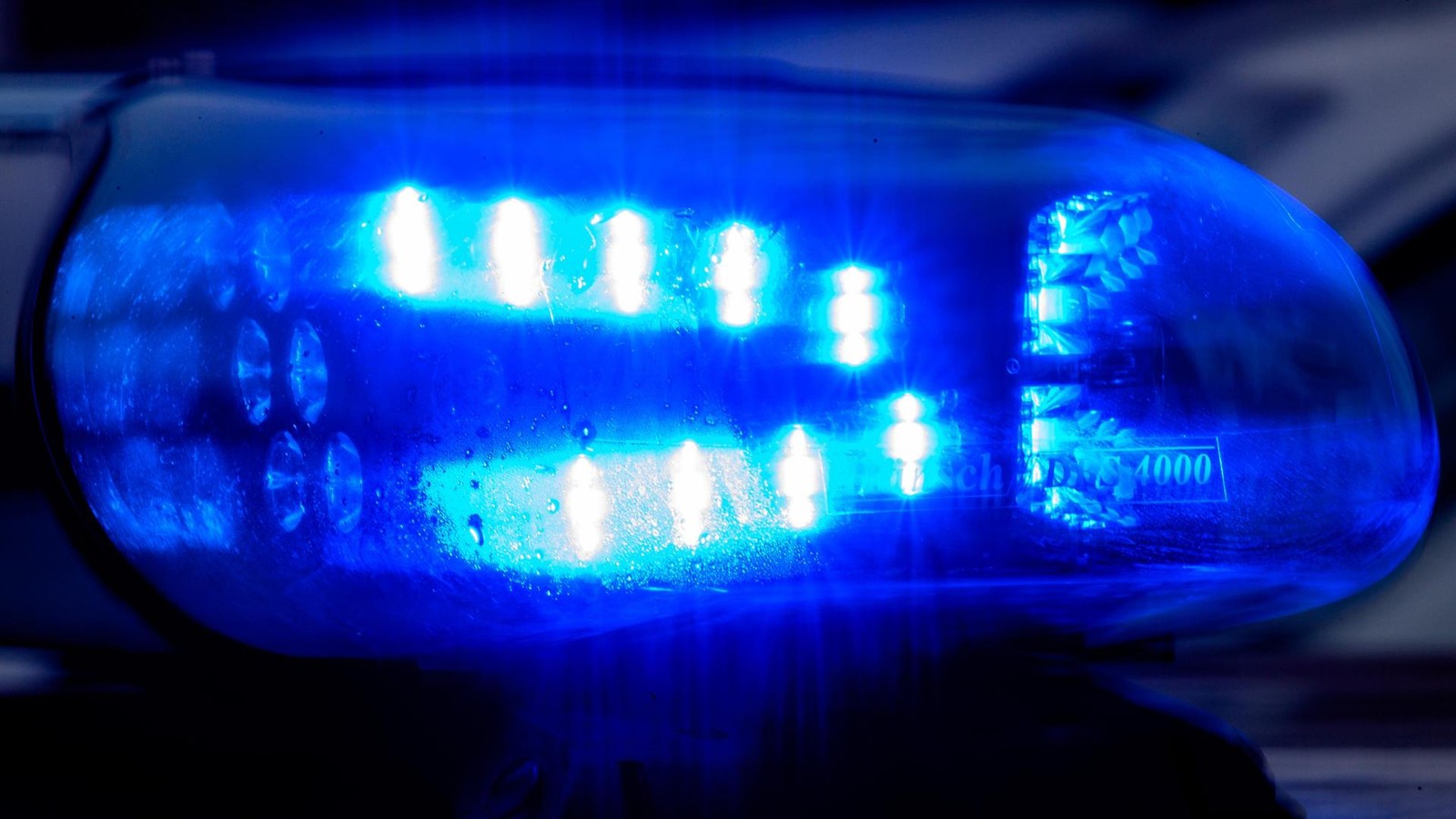 Lauter-Knall-an-Bahnhof-im-Weimarer-Land-Unbekannte-sprengen-Automaten-in-die-Luft