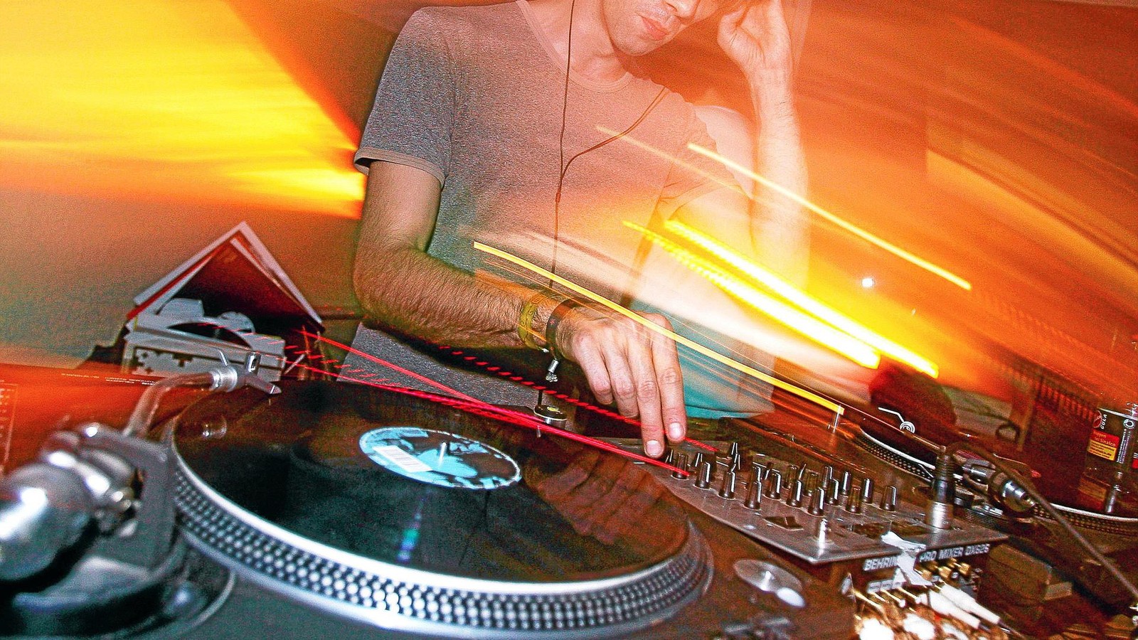 DJ-im-Kreis-Greiz-beklaut-Einbrecher-pl-ndern-Keller-von-Unterhaltungsk-nstler