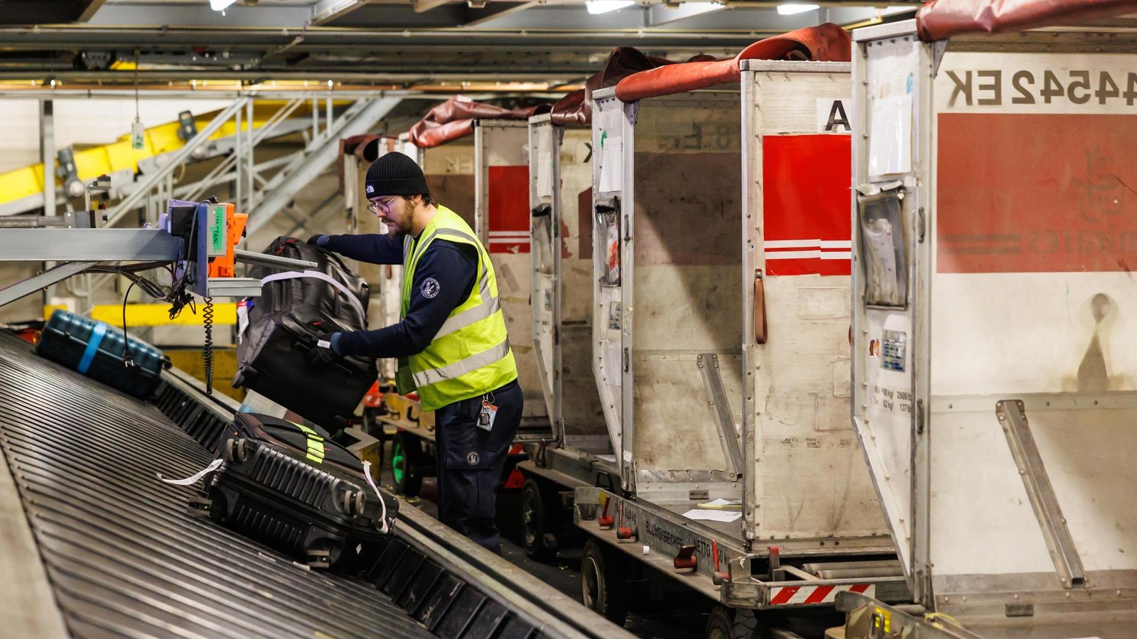 Hamburger-Flughafen-Koffer-verkanten-das-soll-bald-besser-werden