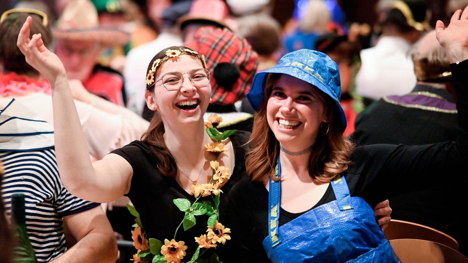 Da-fliegen-die-L-cher-aus-dem-K-se-Alles-zum-Karneval-in-Velbert-Neviges