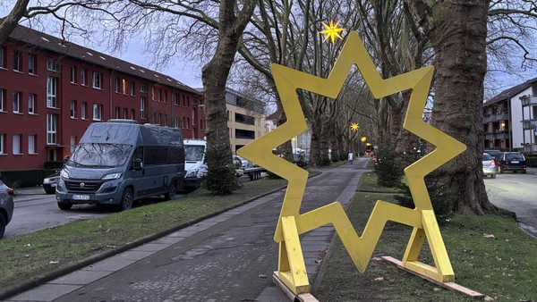 Hingucker in Bochum: Warum steht da ein riesiger Holzstern am Wegesrand?