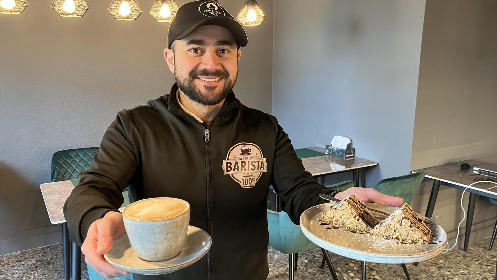 Er-benennt-sein-Caf-nach-seinen-Kindern-und-will-Jena-danke-sagen