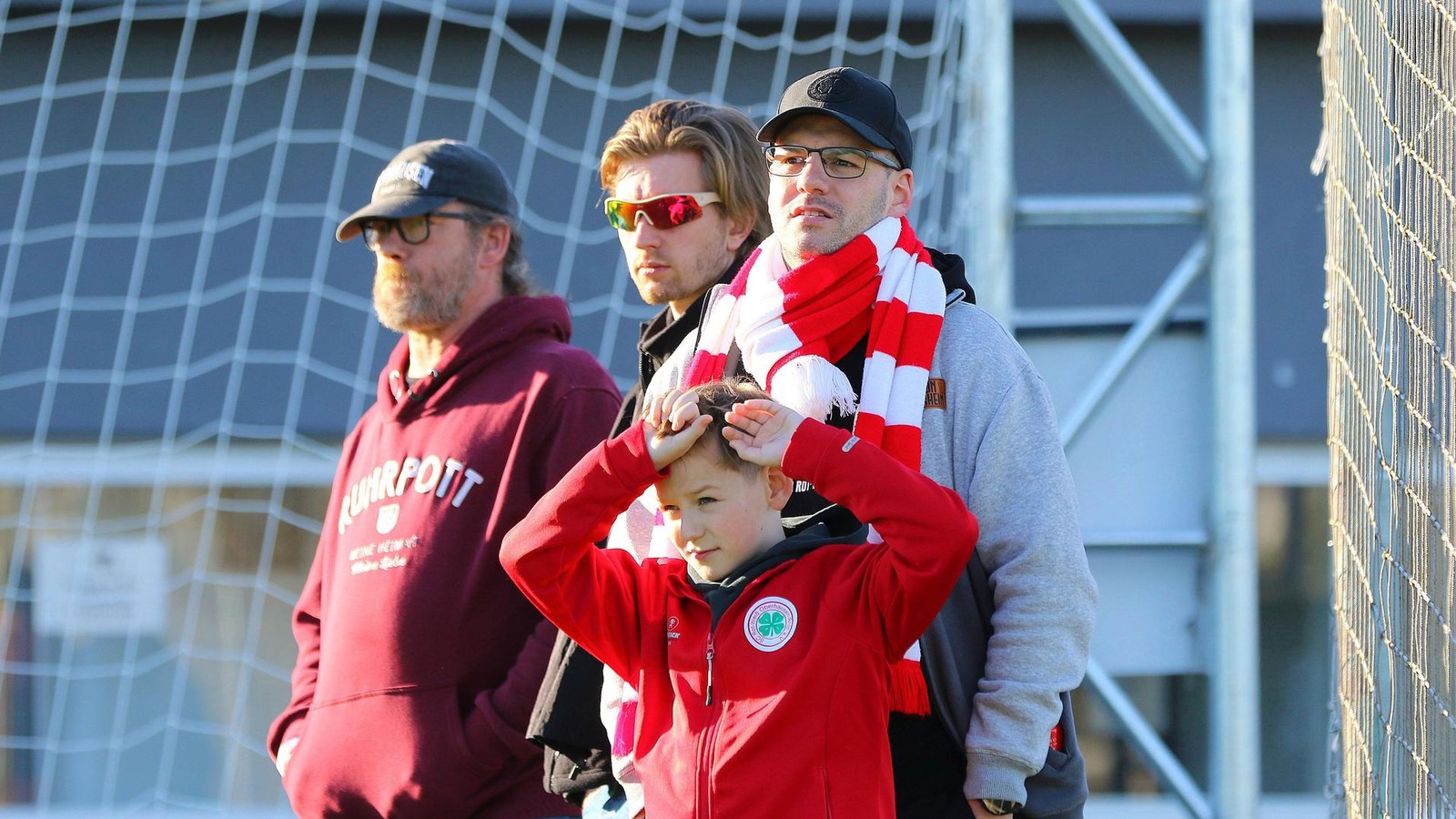 Vater-und-Sohn-im-RWO-Trainingslager-Cooler-Schuldirektor-macht-es-m-glich