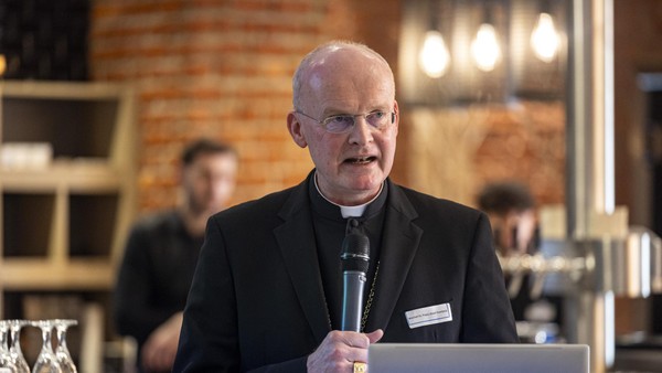 Overbeck würdigt Gelsenkirchener Kinderhospiz Arche Noah: „Ein Haus des Lebens“