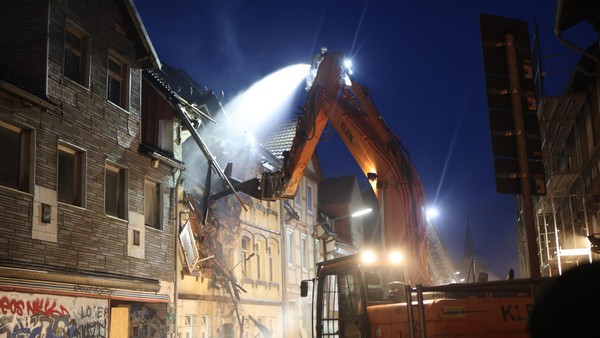 Nach Großbrand in Helmstedt: Haus wird kontrolliert eingerissen
