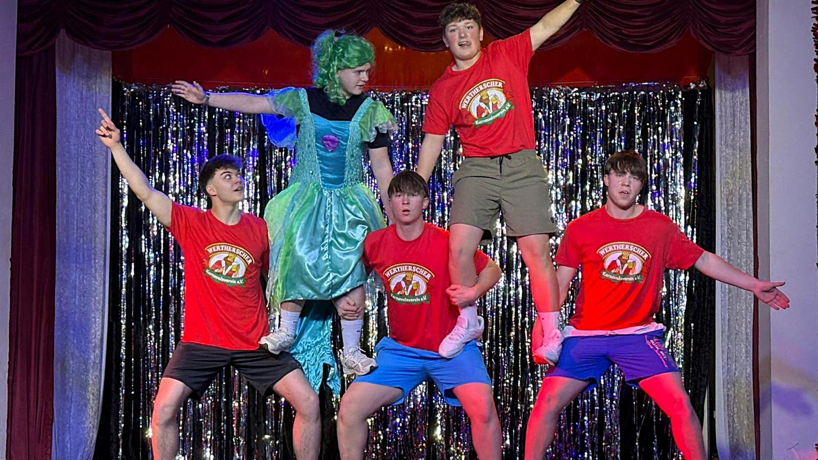 Gelungene-Premiere-mit-Paukenschlag-im-Kreis-Nordhausen-Wenn-der-n-rrische-Nachwuchs-die-B-hne-rockt