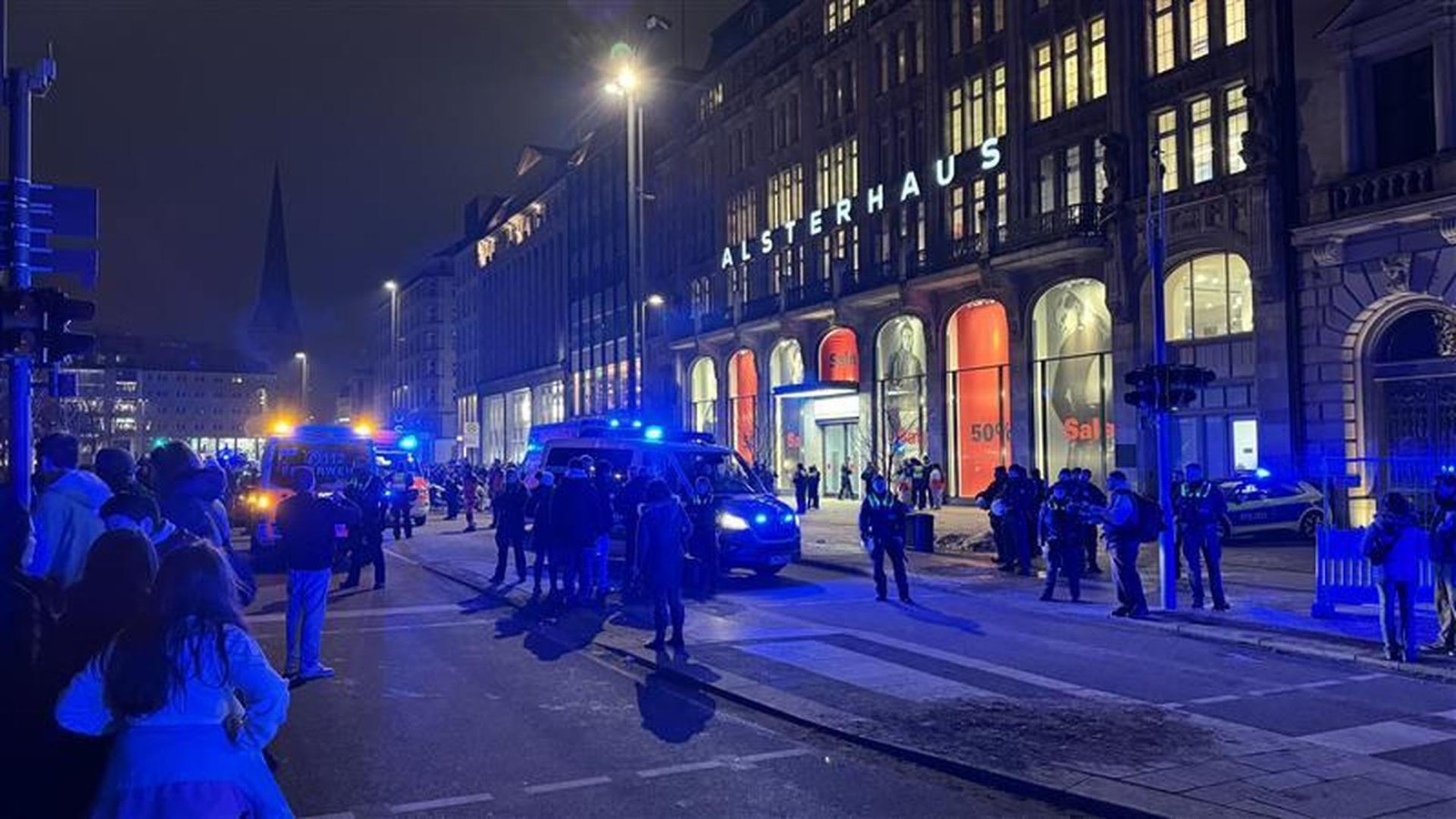 Messerattacke-am-Jungfernstieg-Zwei-M-nner-mit-Stichverletzungen-im-Krankenhaus