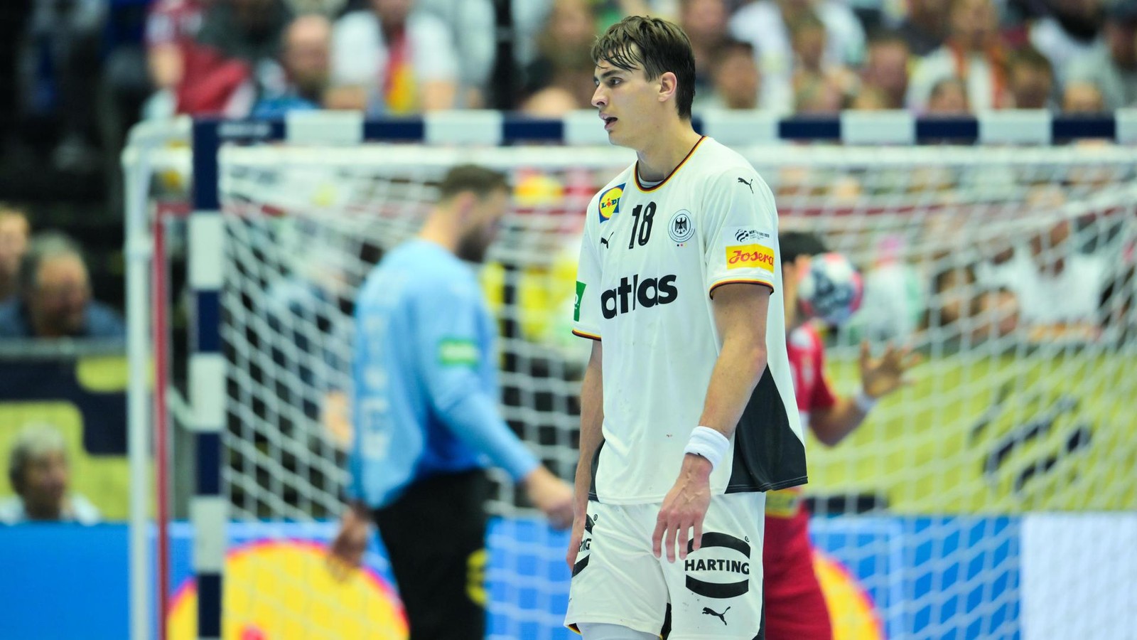 Handballer-mit-Nervenschlacht-Deutschland-zittert-nach-27-30-um-die-EM-Hauptrunde