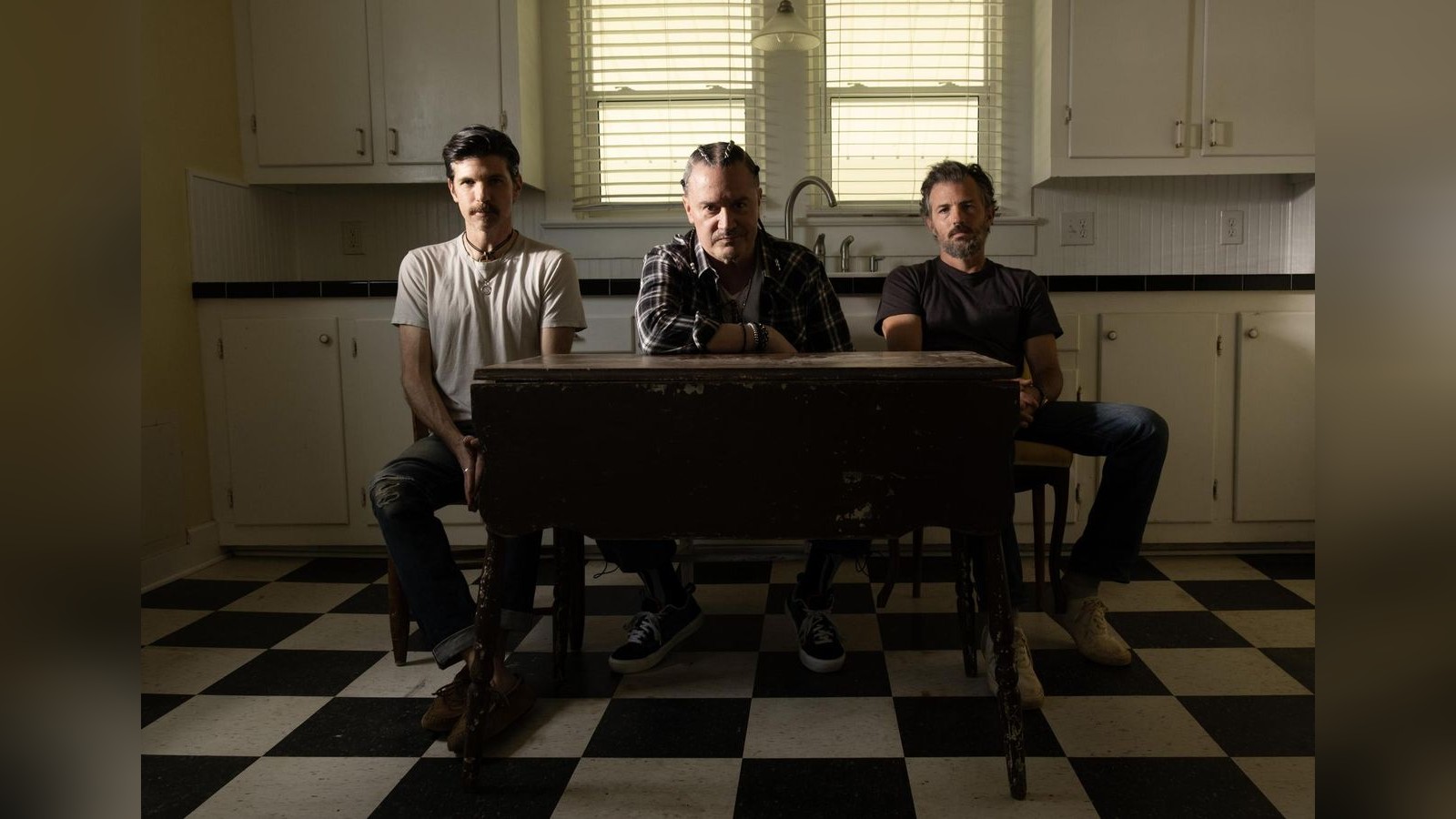 AVTT-PTTN-Folk-J-nger-treffen-auf-Alternative-Rocker