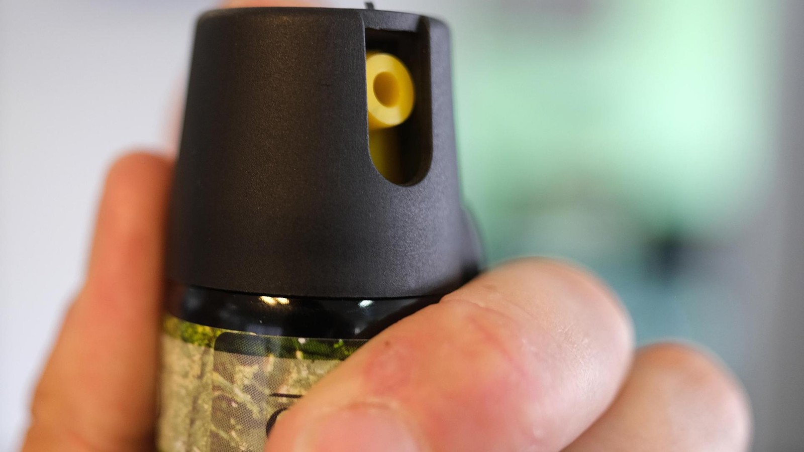 Mann-greift-Drogeriemarkt-Mitarbeiter-in-Gera-an