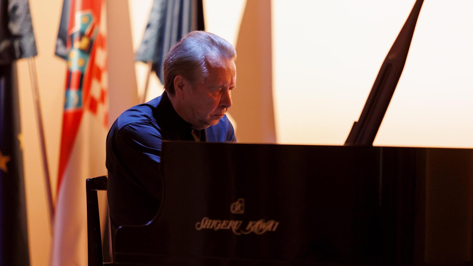 Elbphilharmonie-Rachmaninows-Rarit-ten-und-ein-Pianist-der-dirigiert