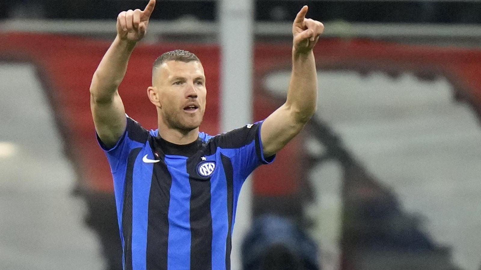 Sensation-ist-fast-perfekt-Was-Schalke-noch-vom-Dzeko-Deal-trennt