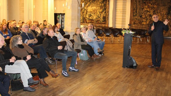 Experte erzählt in Gifhorn über Clans, Blutgeld und Statussymbole