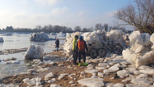 Naturspektakel an der Elbe: Bilder wie aus der Arktis