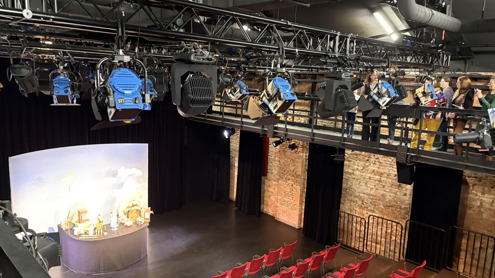 Mega-Andrang-im-Puppentheater-in-Gera-aus-einer-F-hrung-werden-zwei