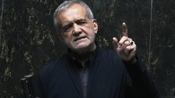 Trump für Regime Change – Irans Präsident droht mit „umfassendem Krieg“