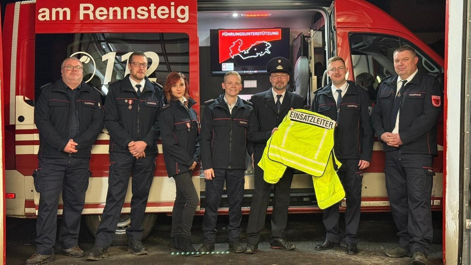Stabwechsel-bei-der-Wehrf-hrung-Wo-im-Saale-Orla-Kreis-der-Nachwuchs-bernimmt