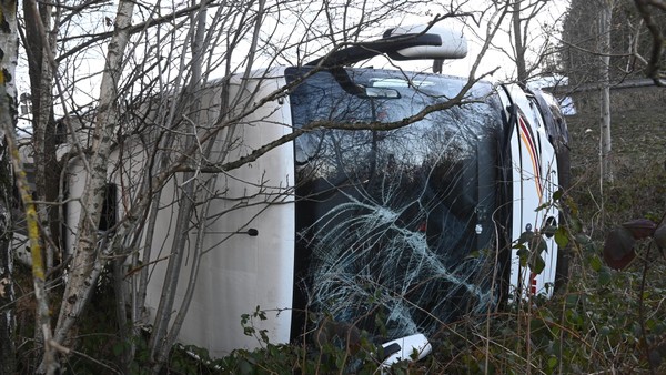Schwerer Busunfall in Thüringen – Schülergruppe aus Berlin verletzt