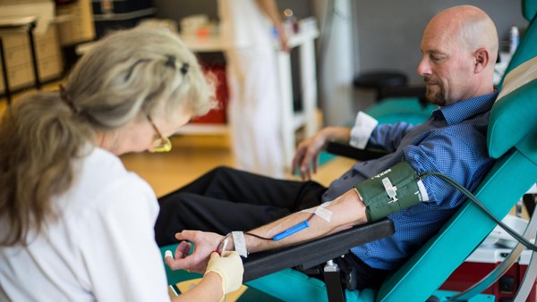 Blutreserven reichen nur noch für zwei Tage: DRK ruft Hamburger zur Spende auf