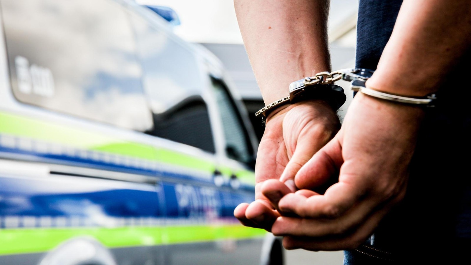 Angriffe-auf-Polizisten-Beamter-von-P-bler-in-M-lln-verletzt