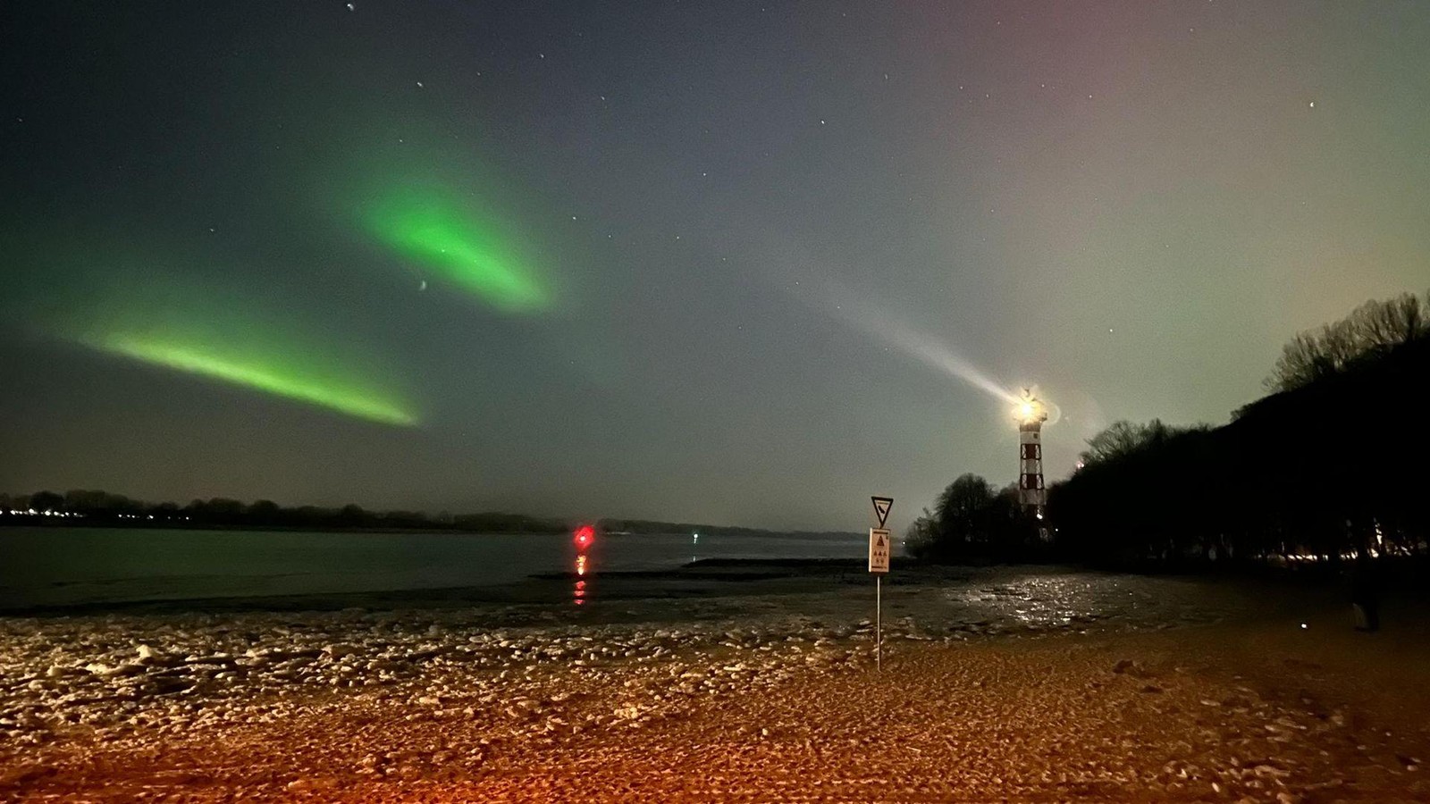 Polarlichter-ber-Hamburg-So-stehen-die-Chancen-sie-am-Dienstag-wieder-zu-sehen