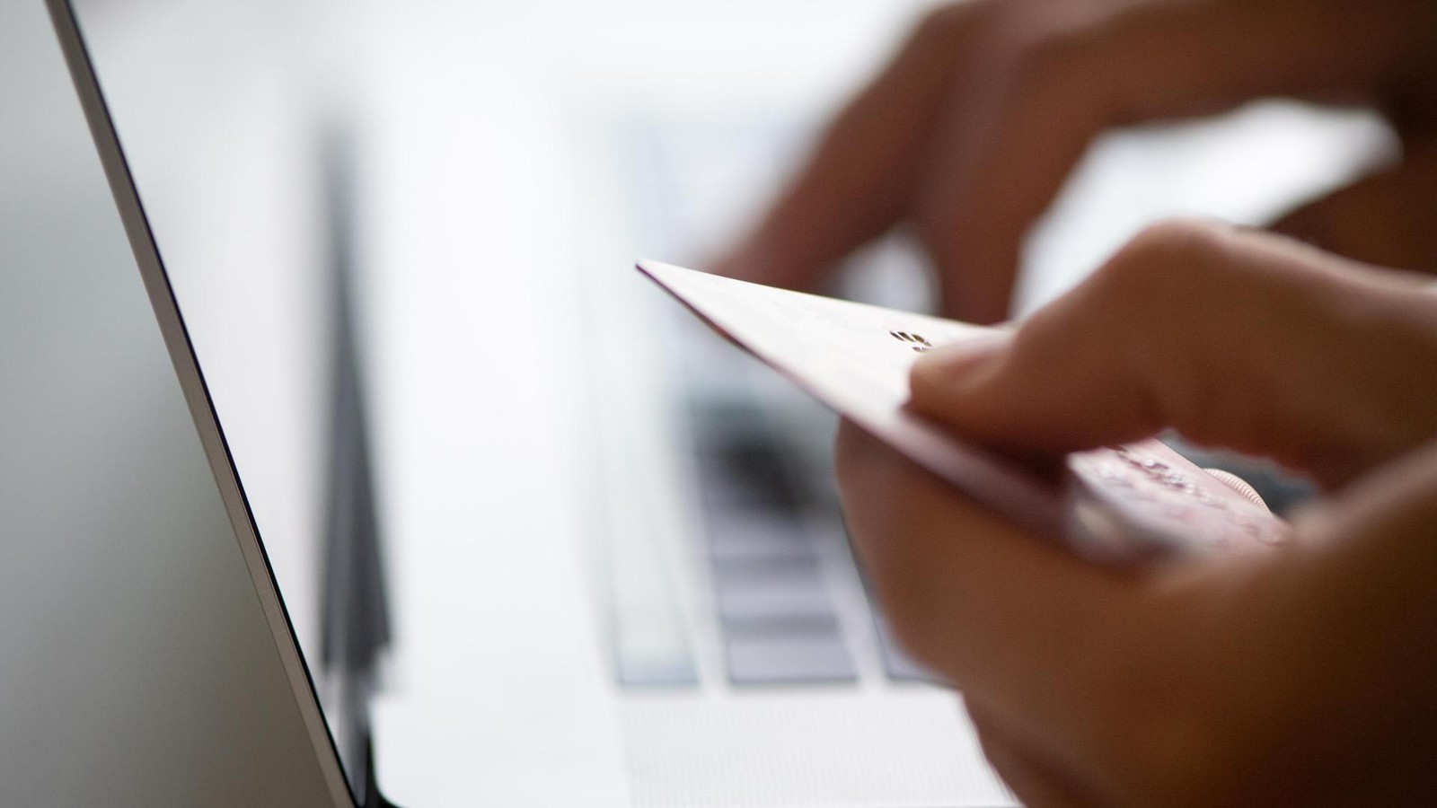 Shoppen-auf-Social-Media-Auf-diese-Fallstricke-sollten-Verbraucher-achten