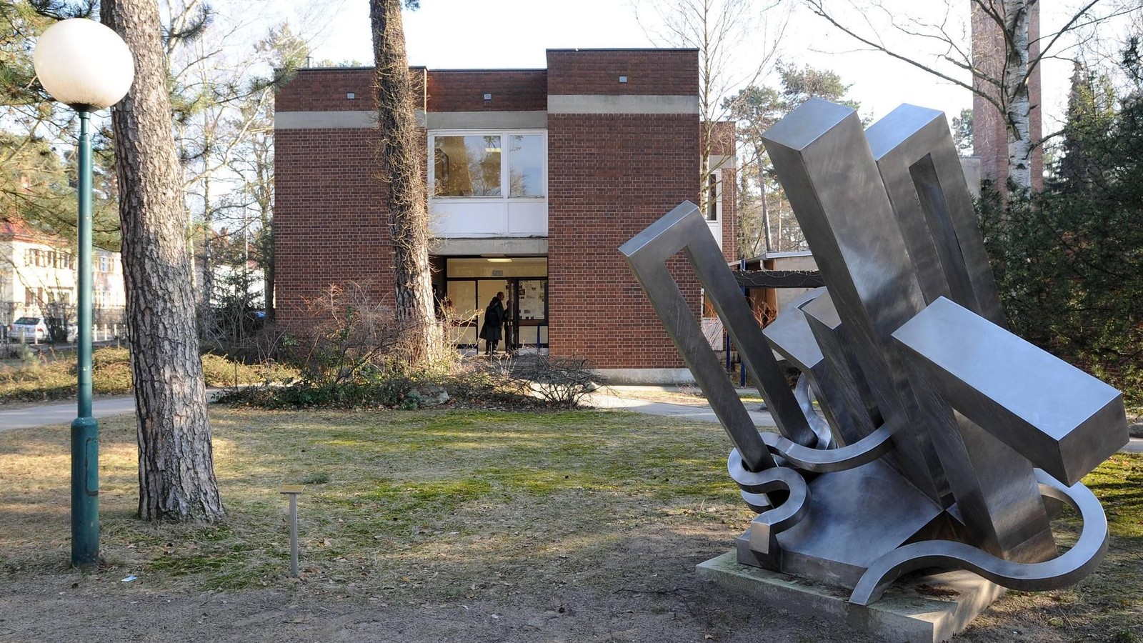 Wald-Gymnasium-wird-zur-ISS-Ich-wei-was-eine-Umwandlung-bedeutet