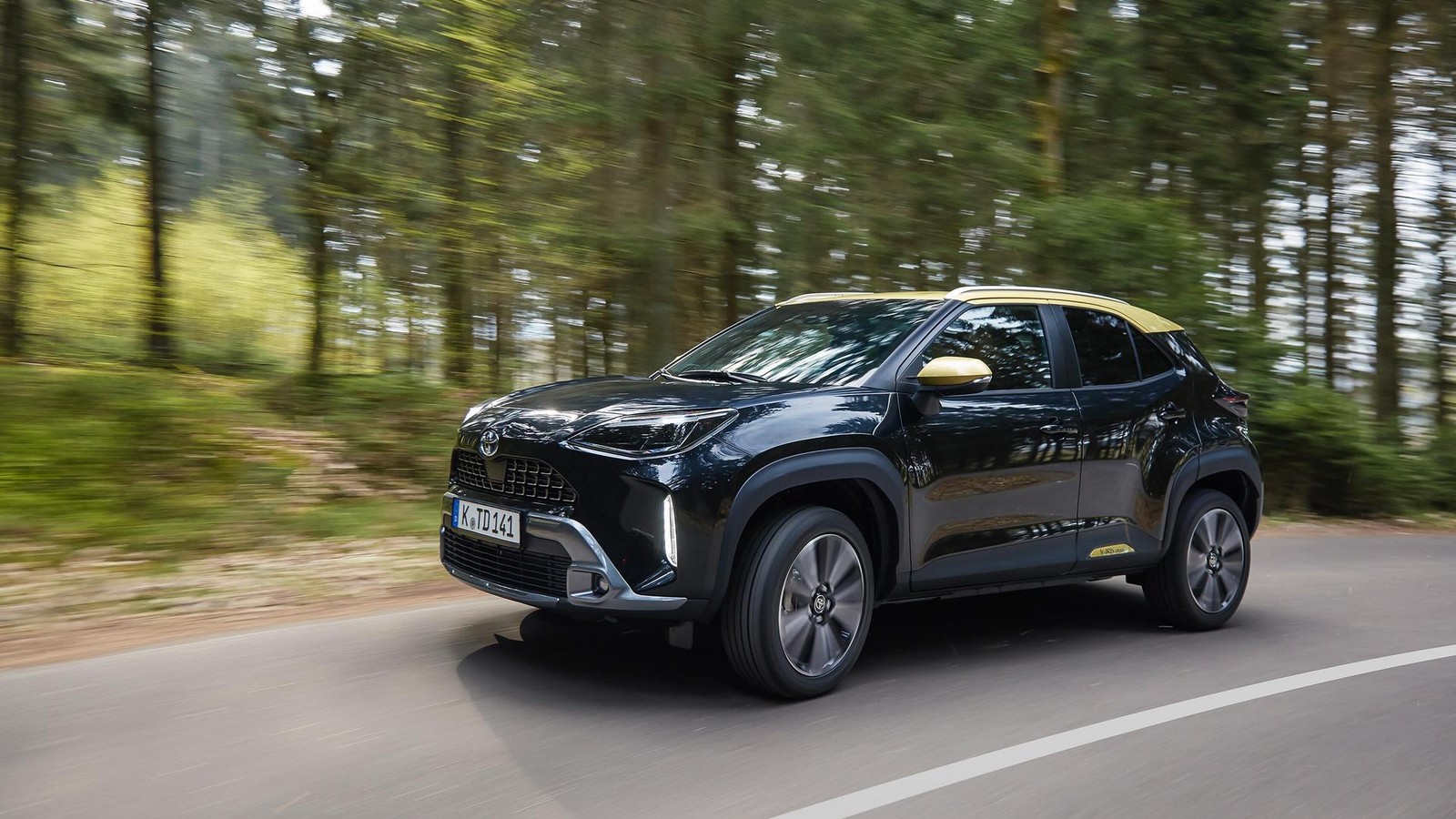 Autodiebe-stehlen-Toyota-Yaris-in-Serie-Sechs-Wagen-142-000-Euro-Schaden