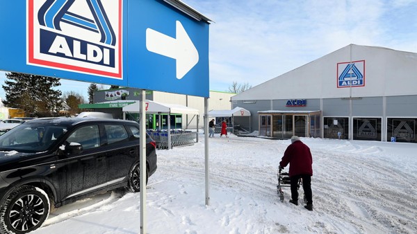 Verkaufszelt in Wolfsburg-Vorsfelde: Aldi ist gekommen, um zu bleiben