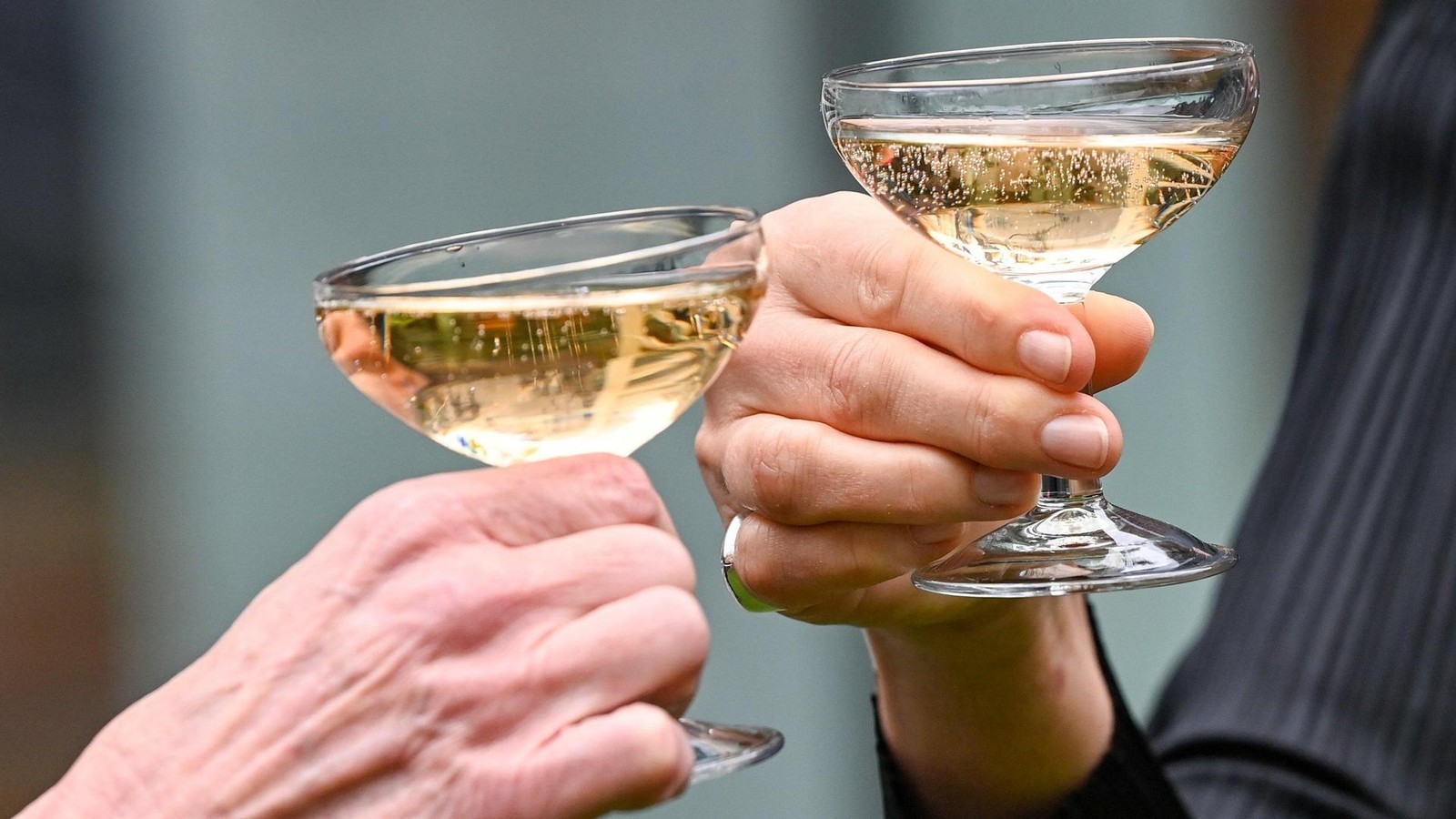 Alkoholverzicht-im-Januar-Bleiben-die-Gl-ser-auch-in-Stormarn-leer-