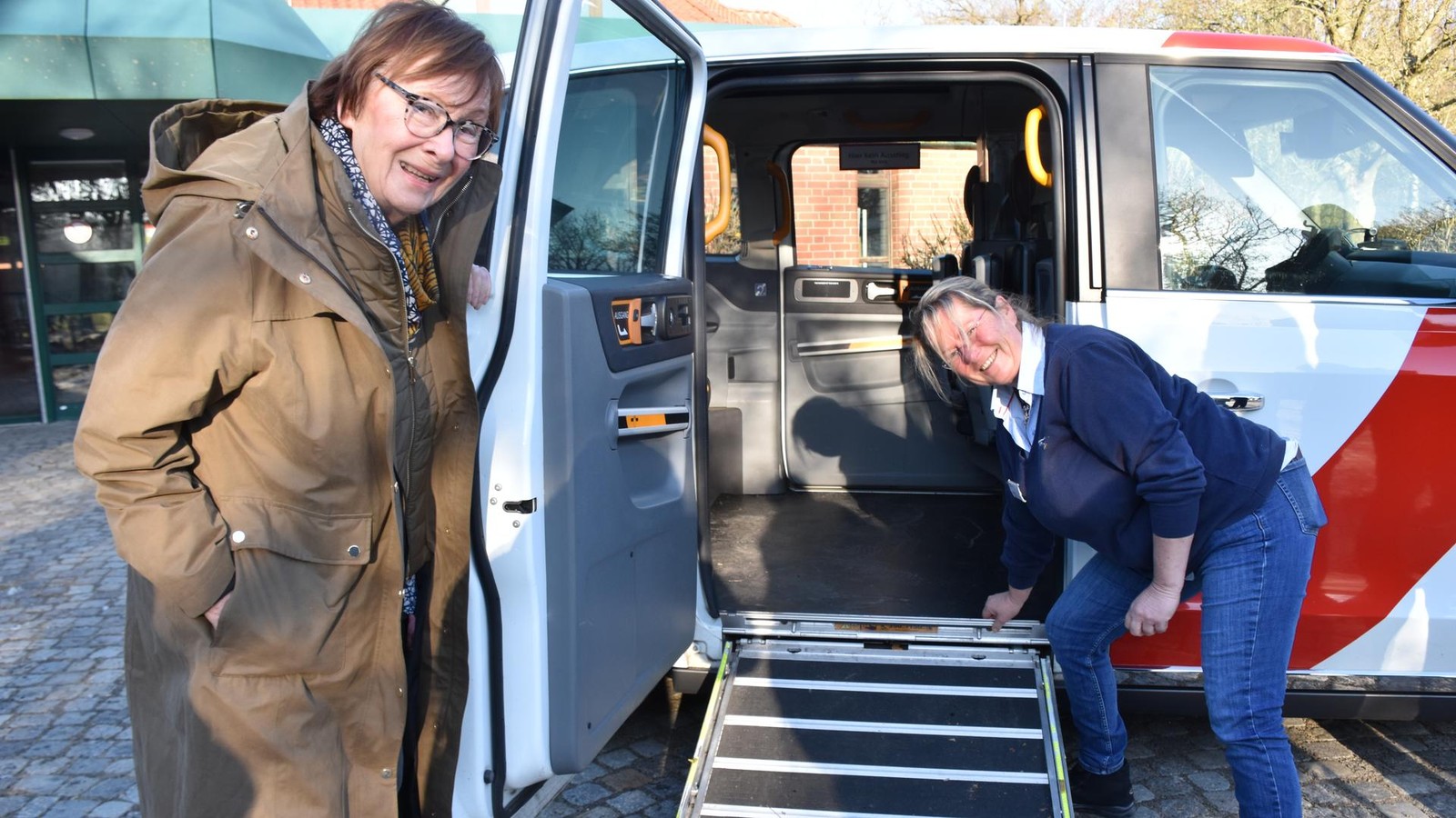 Gro-raumwagen-auf-Bestellung-Henstedt-Ulzburg-f-hrt-auf-HVV-Hop-ab