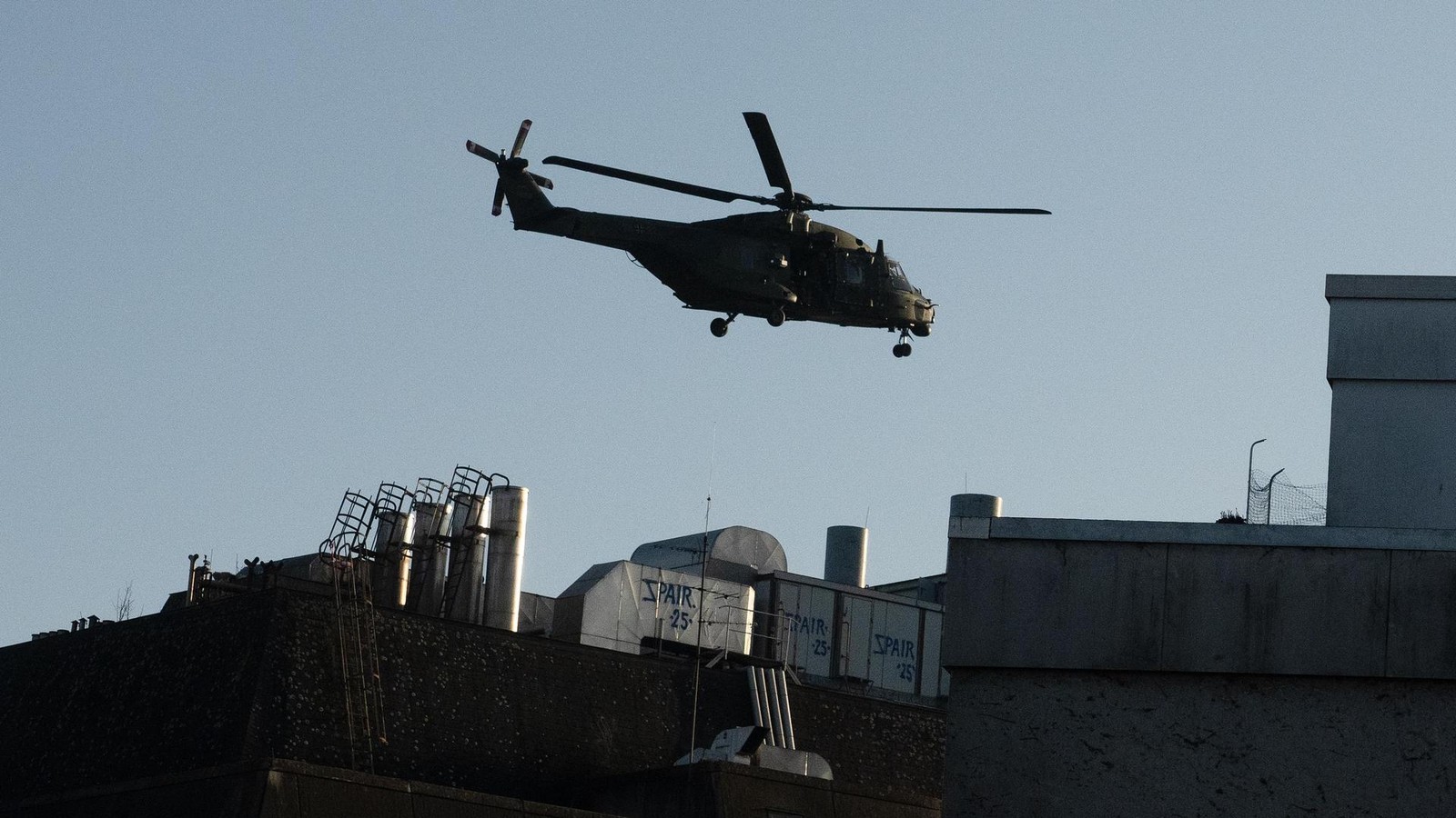 Hubschrauber-kreist-stundenlang-ber-Berlin-Das-steckt-dahinter