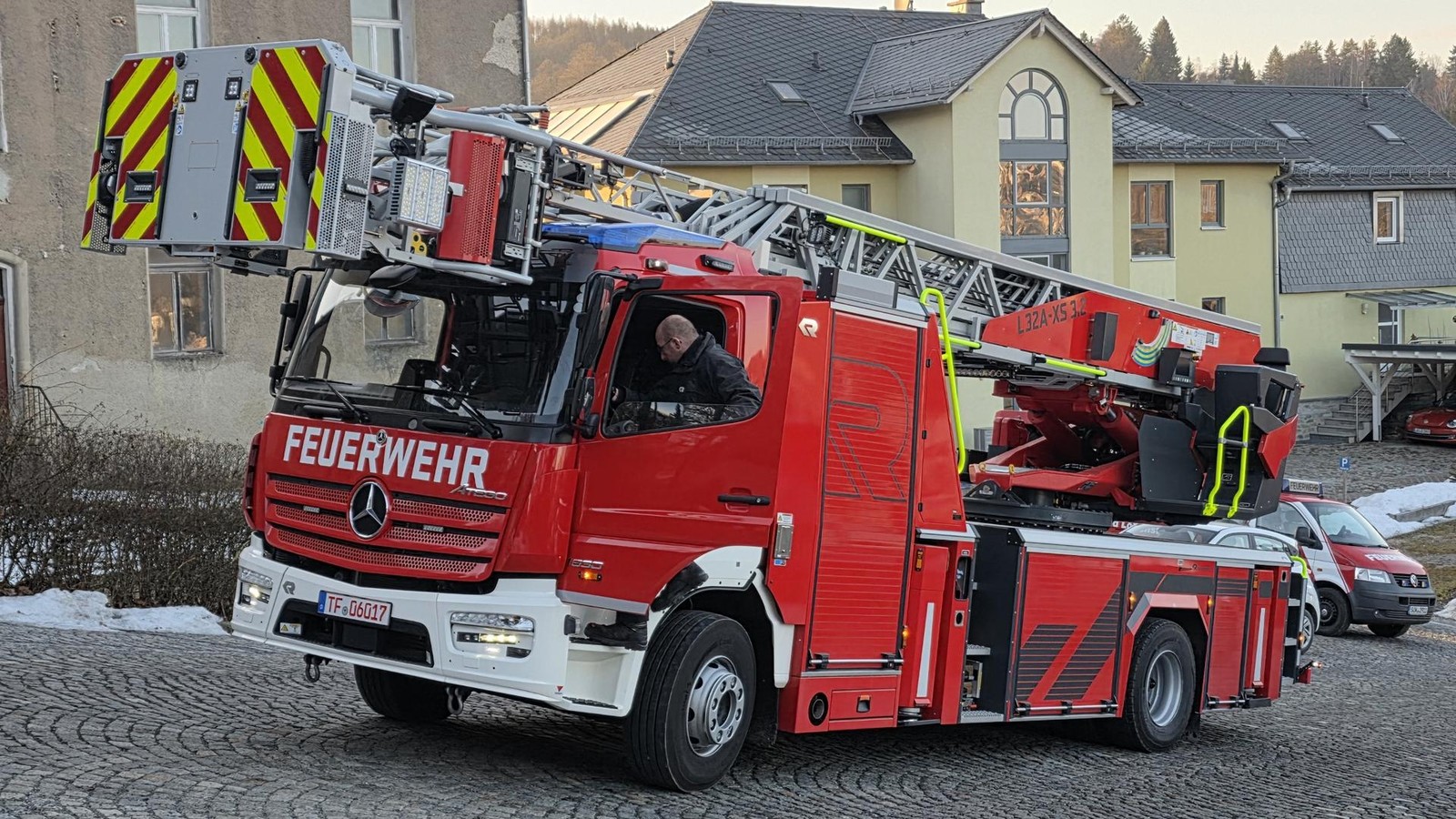 Spektakel-mit-Drehleiter-Praxistest-im-Saale-Orla-Kreis