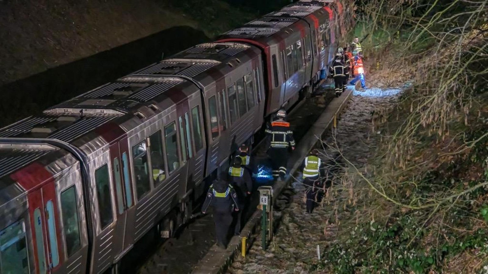 U-Bahn-im-Bahnhof-Billstedt-entgleist-Hunderte-Fahrg-ste-stecken-fest
