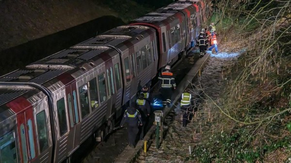 U-Bahn im Bahnhof Billstedt entgleist – Hunderte Fahrgäste stecken fest