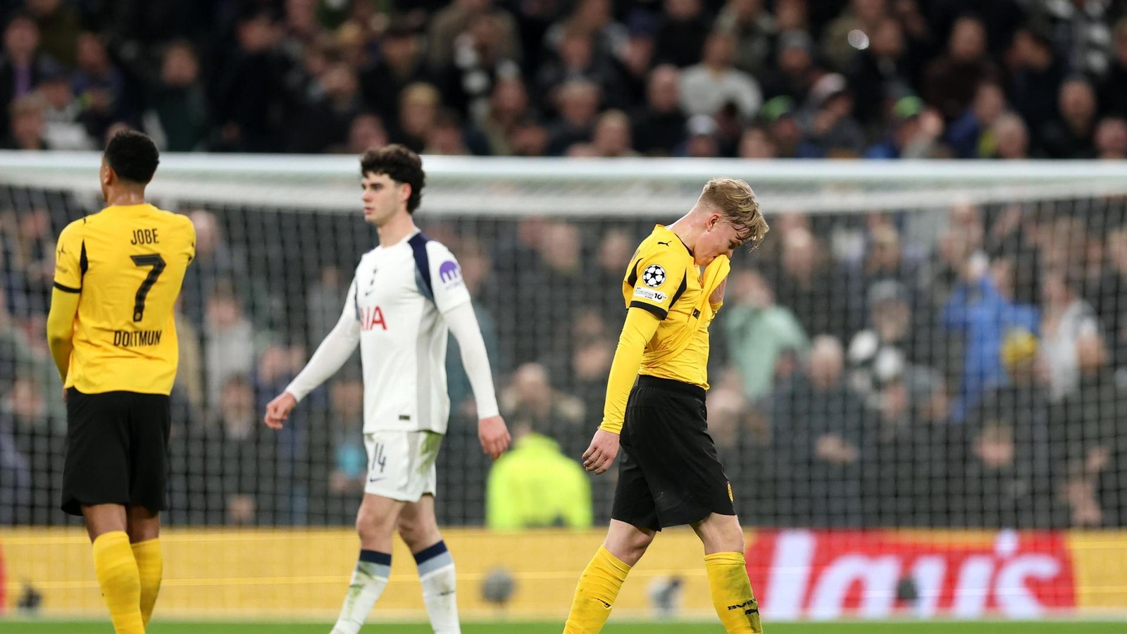 Svensson-fliegt-fast-alle-patzen-Die-brutale-BVB-Halbzeit-in-Tottenham